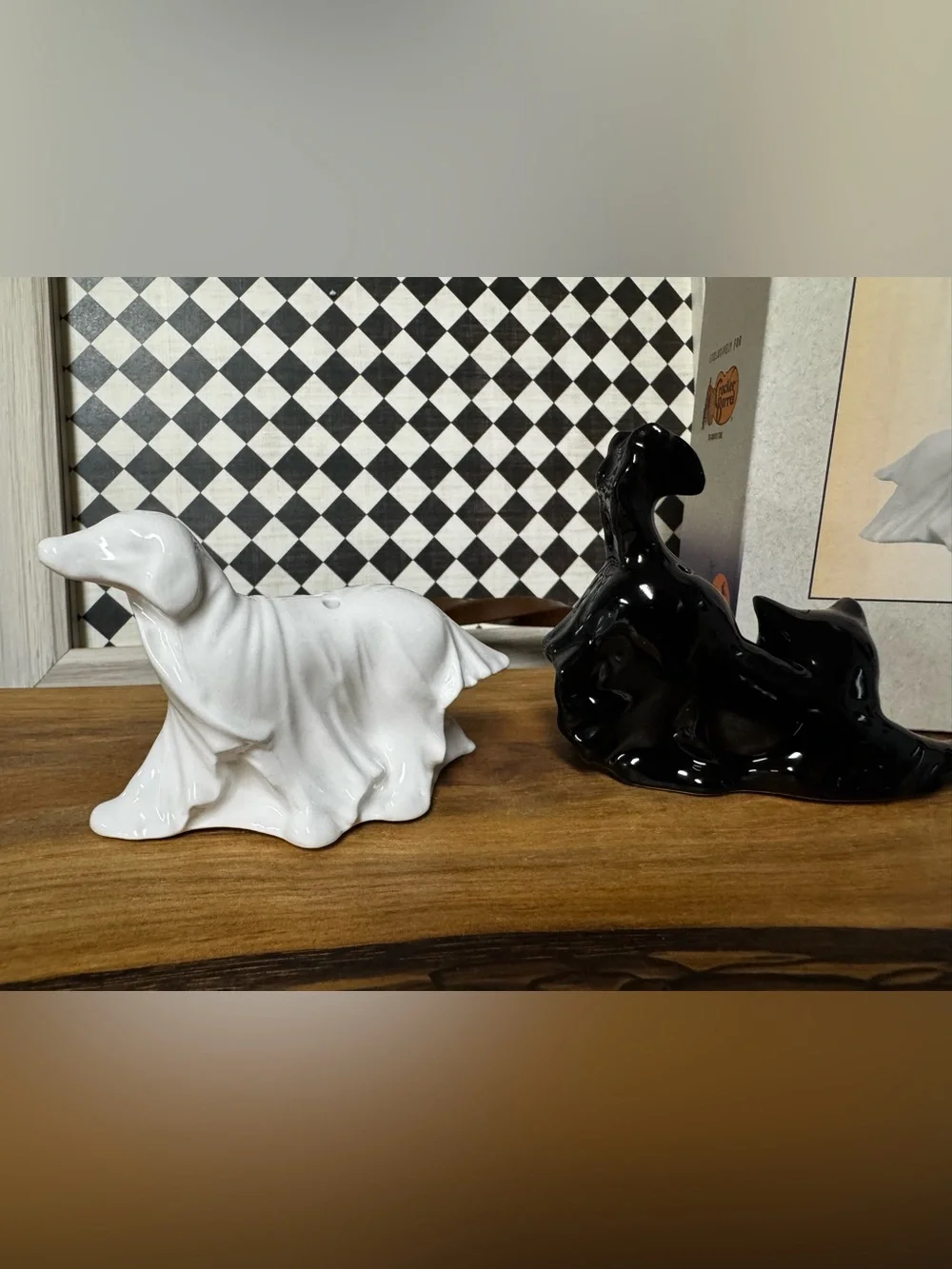 Cracker Barrel Halloween 2Pc Hanging Ghost Dog & Cat Salt & Pepper Shaker NEW